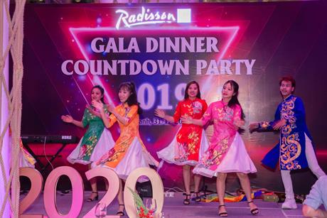 COUNTDOWN PARTY 31/12 RADISSON BLU CAM RANH_PERFORMING & LUCKY DRAW